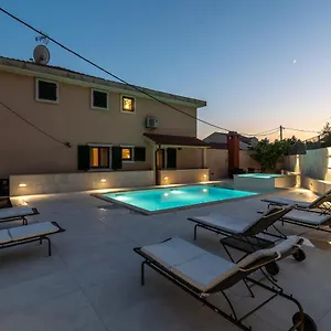 Lavandula With Heated Swimming Pool Apartament Trogir